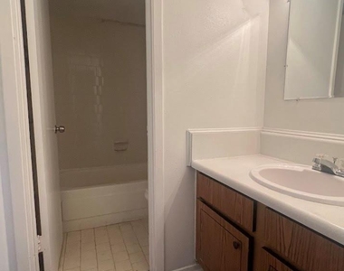 311 E 31st St - Photo Thumbnail 6