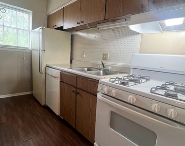 311 E 31st St - Photo Thumbnail 3