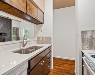 612 Park Pl - Photo Thumbnail 8
