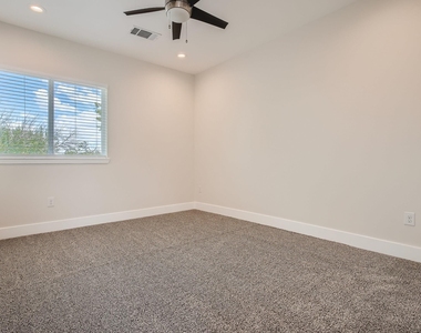 6919 Bethune Ave - Photo Thumbnail 11