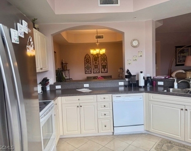 10510 Amiata Way - Photo Thumbnail 8