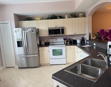 10510 Amiata Way - Photo Thumbnail 6