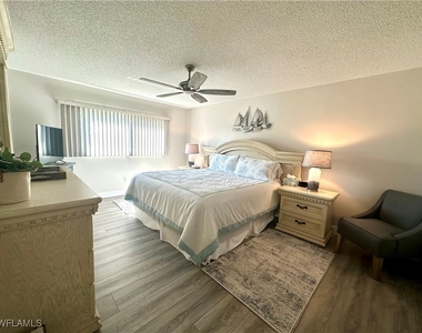 555 Park Shore Drive - Photo Thumbnail 21