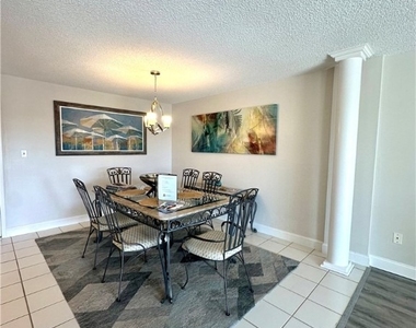 555 Park Shore Drive - Photo Thumbnail 5