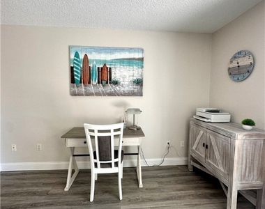 555 Park Shore Drive - Photo Thumbnail 8