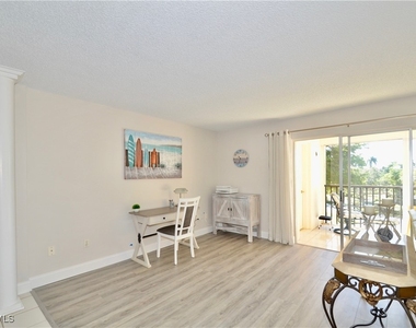 555 Park Shore Drive - Photo Thumbnail 9