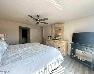 555 Park Shore Drive - Photo Thumbnail 22