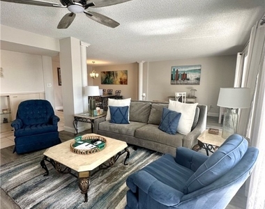 555 Park Shore Drive - Photo Thumbnail 13