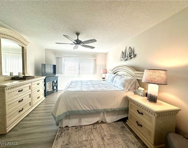 555 Park Shore Drive - Photo Thumbnail 17