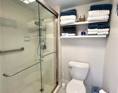 555 Park Shore Drive - Photo Thumbnail 24