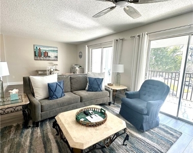 555 Park Shore Drive - Photo Thumbnail 12
