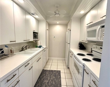 555 Park Shore Drive - Photo Thumbnail 6