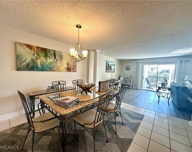 555 Park Shore Drive - Photo Thumbnail 15