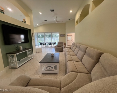 6809 Ascot Drive - Photo Thumbnail 4