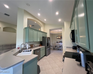 6809 Ascot Drive - Photo Thumbnail 11