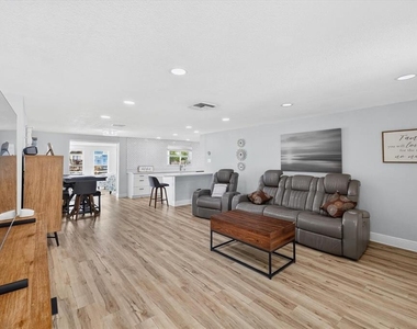 5312 Flora Avenue - Photo Thumbnail 5