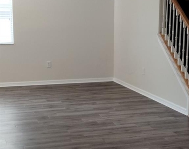 1105 Windton Oak Drive - Photo Thumbnail 2