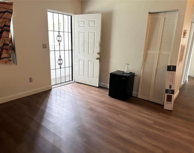 107 Dellwood Drive - Photo Thumbnail 2
