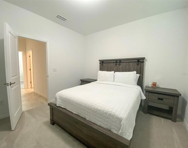 15936 Honeysuckle Street - Photo Thumbnail 11