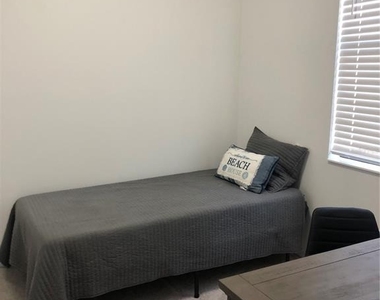 15936 Honeysuckle Street - Photo Thumbnail 29