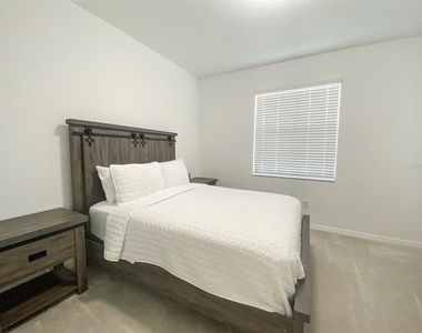 15936 Honeysuckle Street - Photo Thumbnail 10