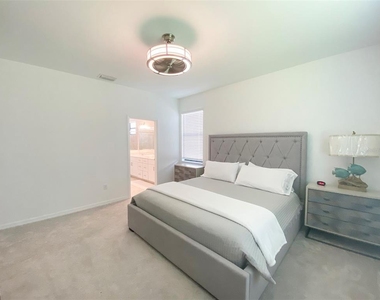 15936 Honeysuckle Street - Photo Thumbnail 6