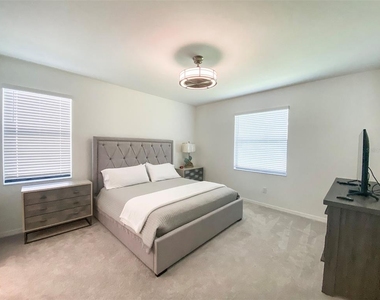 15936 Honeysuckle Street - Photo Thumbnail 5