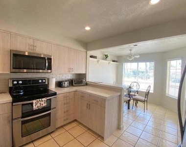432 Desert Falls Drive N - Photo Thumbnail 2