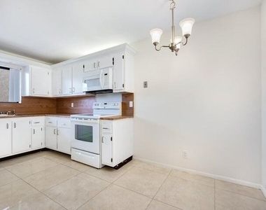 7770 Tahiti Lane - Photo Thumbnail 3