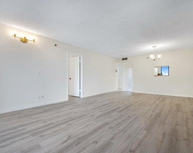 7770 Tahiti Lane - Photo Thumbnail 8