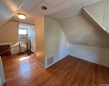 84 Walnut Street - Photo Thumbnail 4