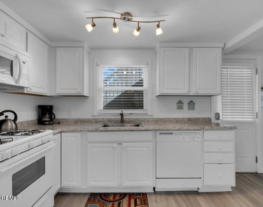 2020 Baltimore Avenue - Photo Thumbnail 11