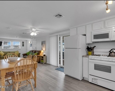 2020 Baltimore Avenue - Photo Thumbnail 2