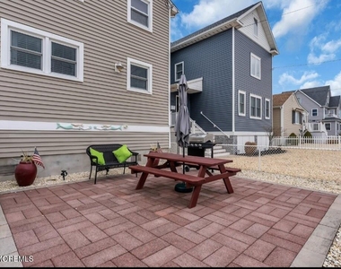 2020 Baltimore Avenue - Photo Thumbnail 16