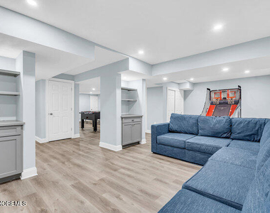 8 Glenwood Place - Photo Thumbnail 42