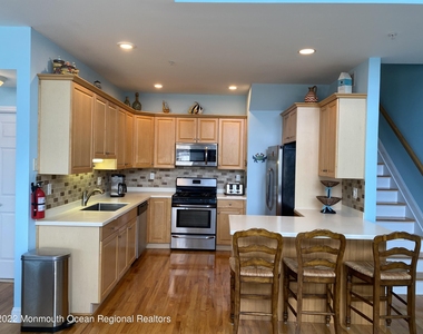 15 Sumner Avenue - Photo Thumbnail 4