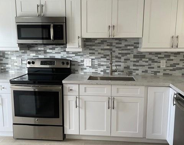 2731 Ne 14th Street Causeway - Photo Thumbnail 1
