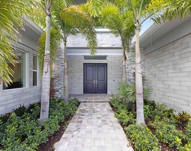 9124 Coral Isles Circle - Photo Thumbnail 7