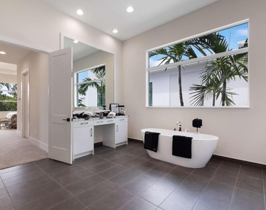 9124 Coral Isles Circle - Photo Thumbnail 43