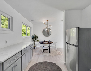 138 W Tiana Road - Photo Thumbnail 6