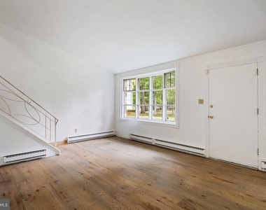 601 Cathcart Road - Photo Thumbnail 9