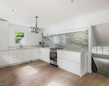601 Cathcart Road - Photo Thumbnail 4