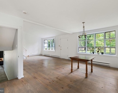 601 Cathcart Road - Photo Thumbnail 6