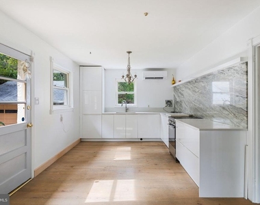 601 Cathcart Road - Photo Thumbnail 3