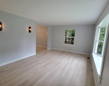 410 Spruce Street - Photo Thumbnail 5