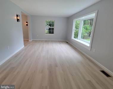 410 Spruce Street - Photo Thumbnail 6