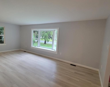 410 Spruce Street - Photo Thumbnail 1