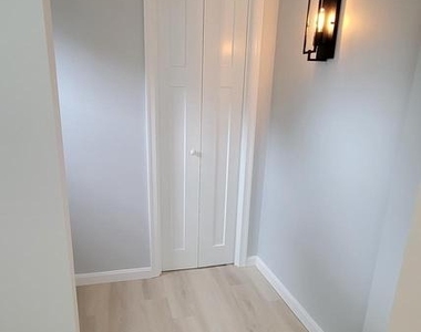 410 Spruce Street - Photo Thumbnail 7
