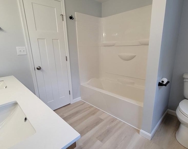 410 Spruce Street - Photo Thumbnail 11