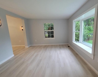 410 Spruce Street - Photo Thumbnail 2